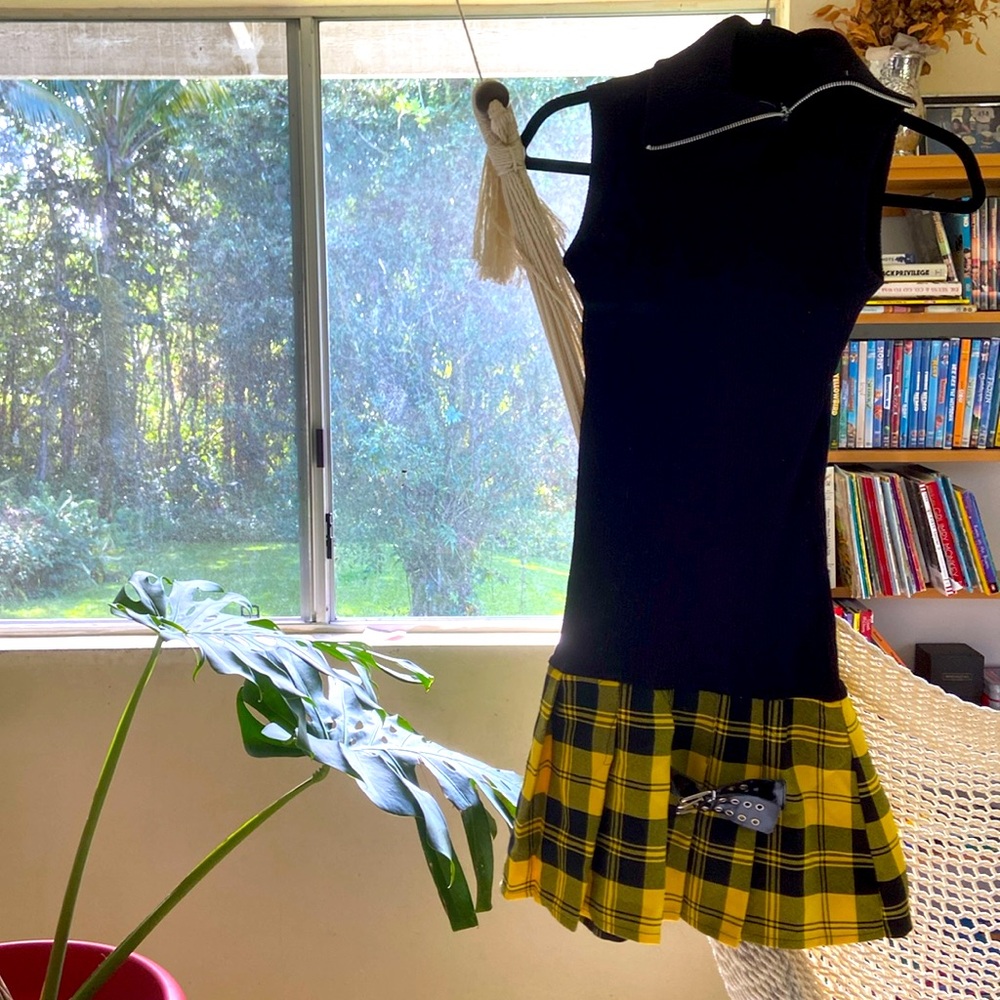 Charming autumnal and winter dress bought in France. Size S